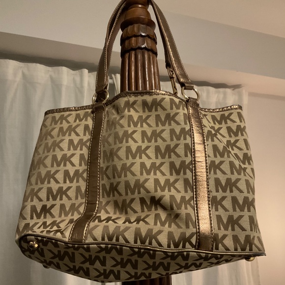 Michael Kors Tote Bag - Picture 3 of 6